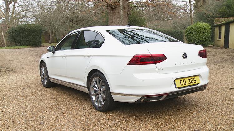 Volkswagen PASSAT DIESEL ESTATE 2.0 TDI EVO SCR R-Line 5dr